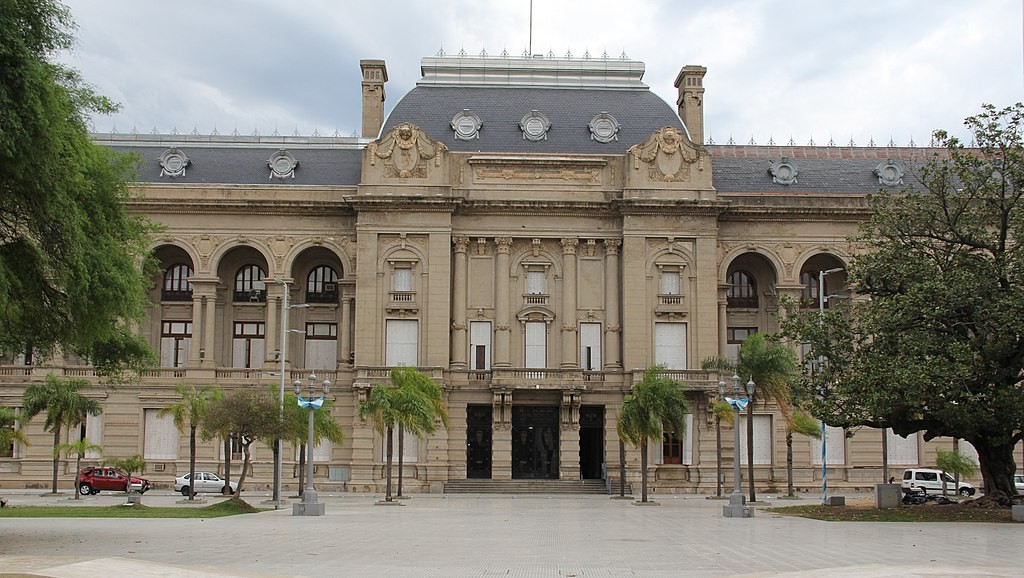 Habrá descuentos a los maestros y empleados públicos que adhieran al paro nacional