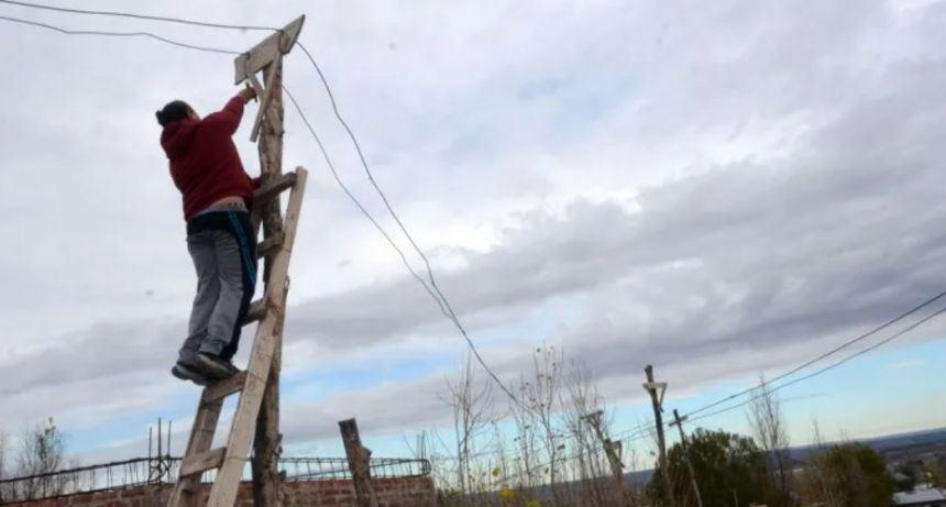 Villa Gobernador Gálvez: más de 30 mil enganchados a la luz podrían quedarse sin servicio